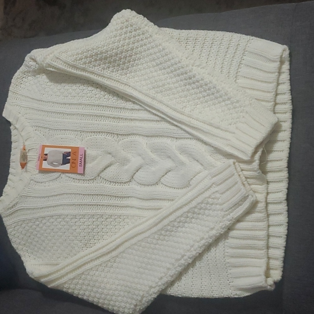 One A Crewneck Pullover Sweater white Small NWT